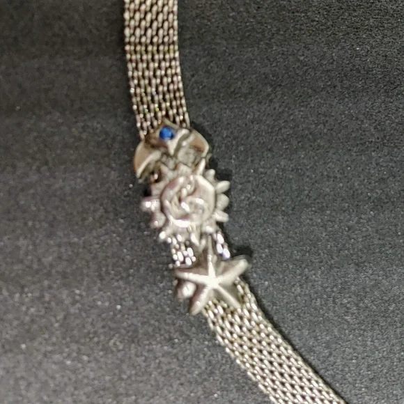 IMPECCABLE ROBERT ROSE CHOKER - Picture 2 of 4